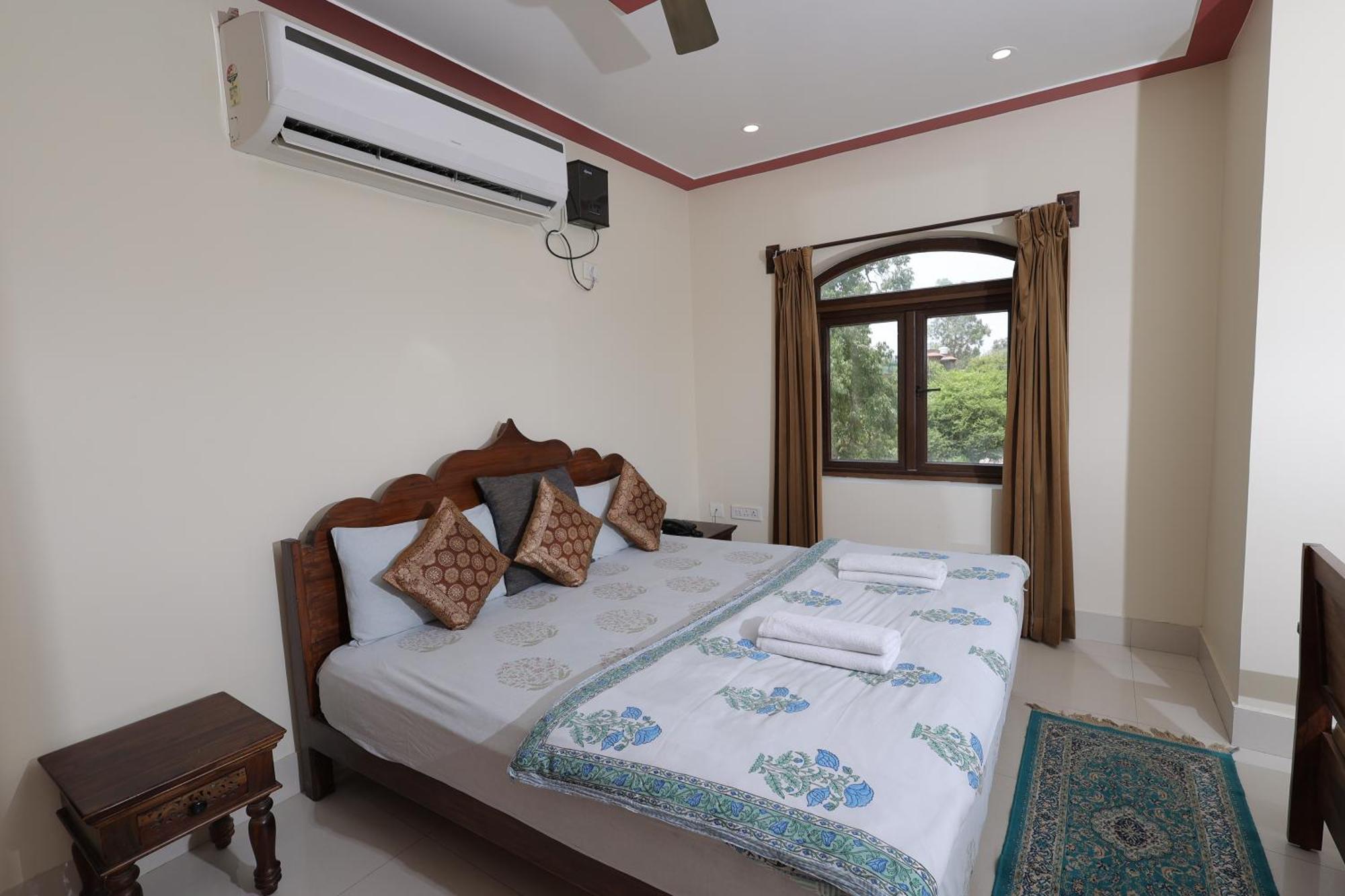 Mvt Guesthouse & Restaurant Vrindāvan 외부 사진