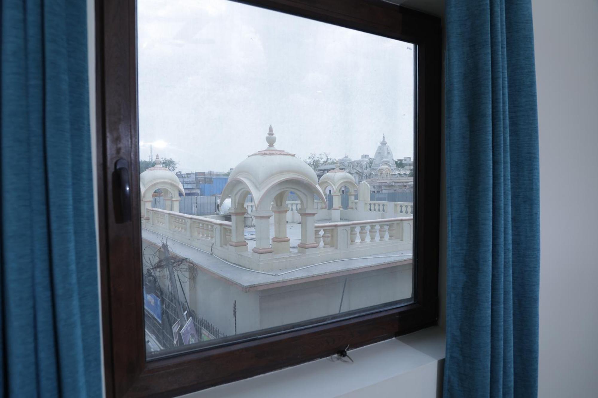 Mvt Guesthouse & Restaurant Vrindāvan 외부 사진