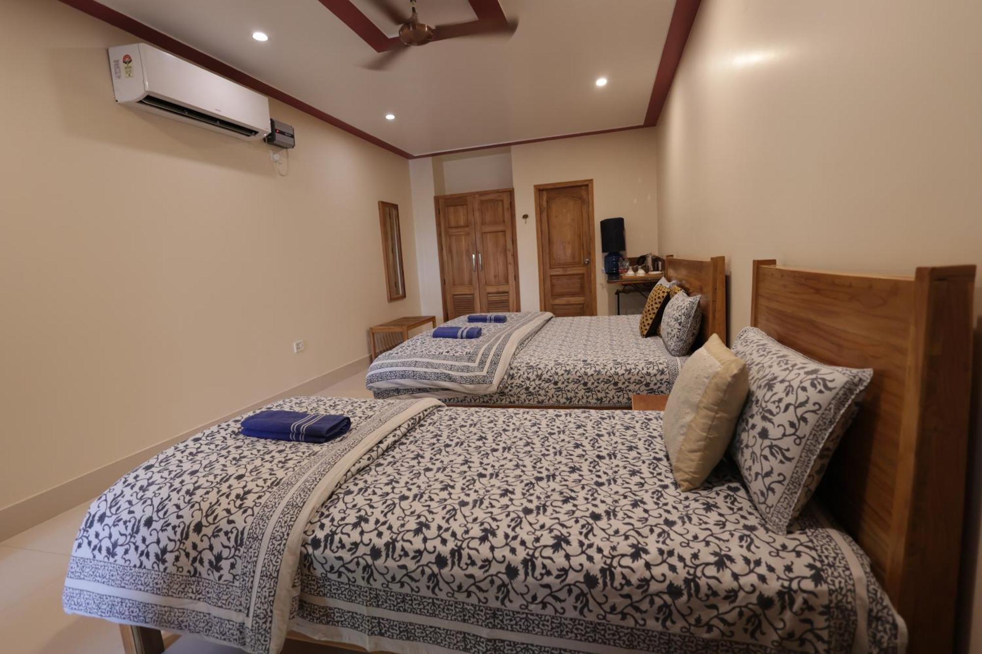 Mvt Guesthouse & Restaurant Vrindāvan 외부 사진