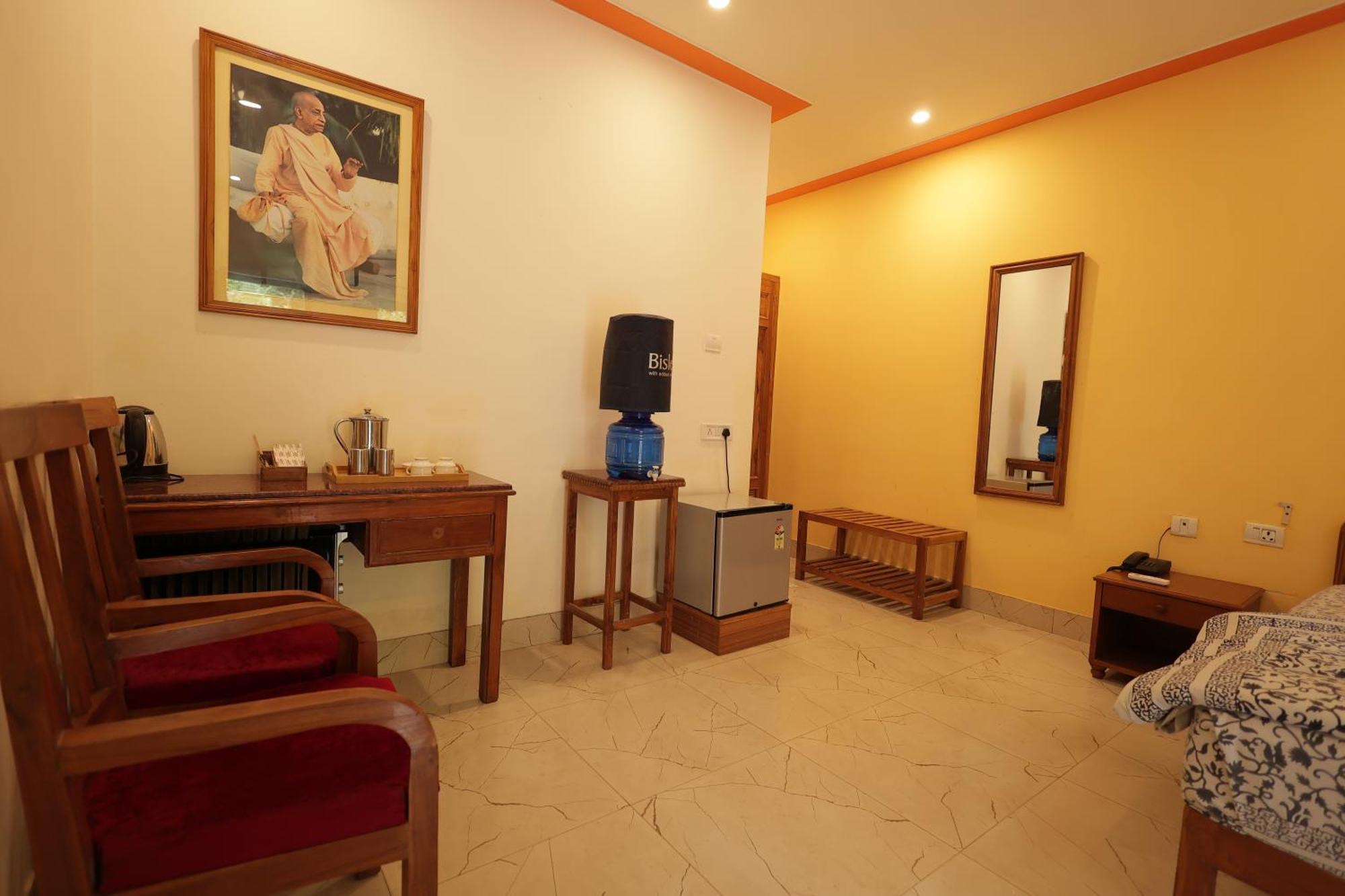 Mvt Guesthouse & Restaurant Vrindāvan 외부 사진