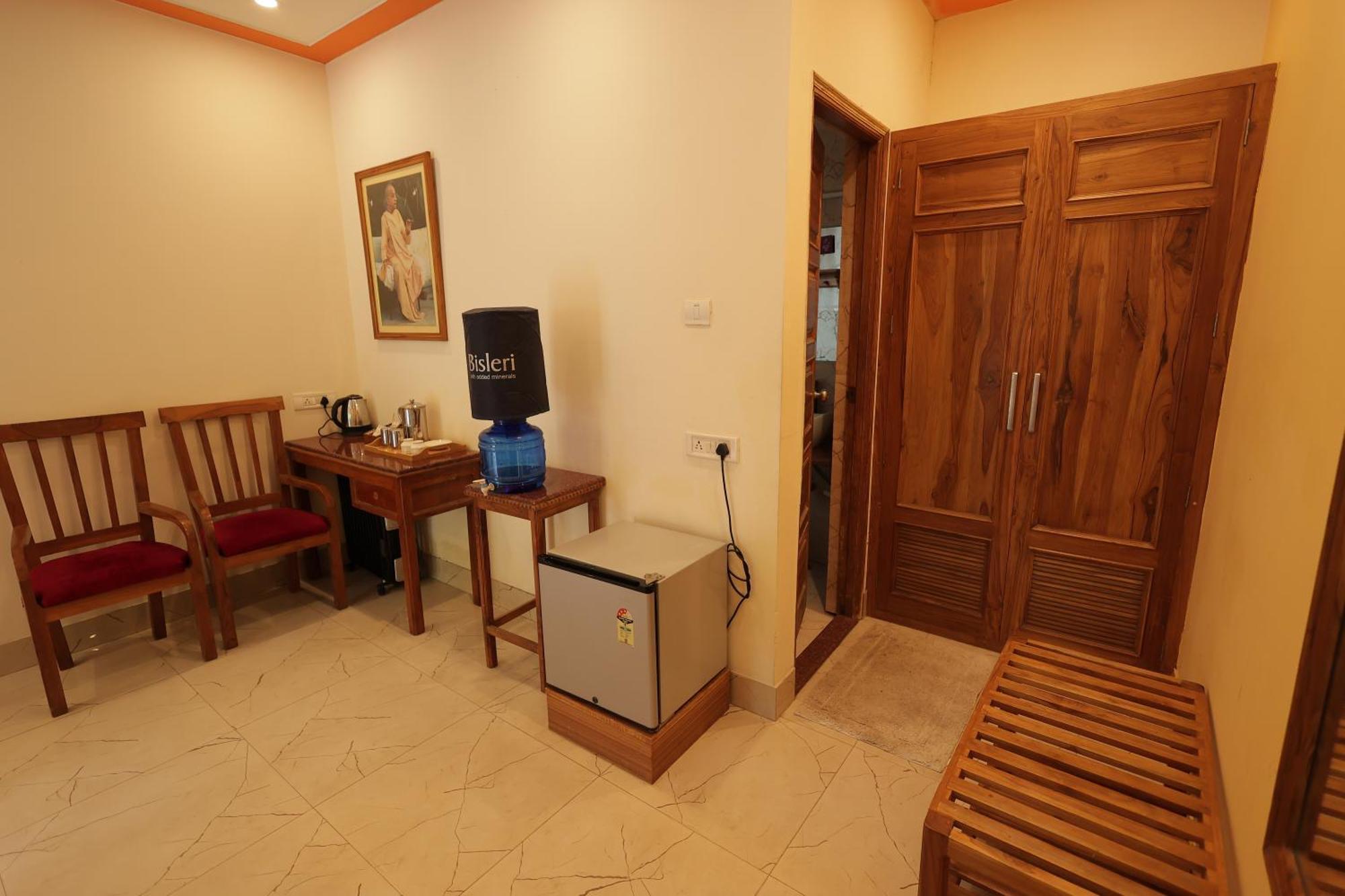 Mvt Guesthouse & Restaurant Vrindāvan 외부 사진