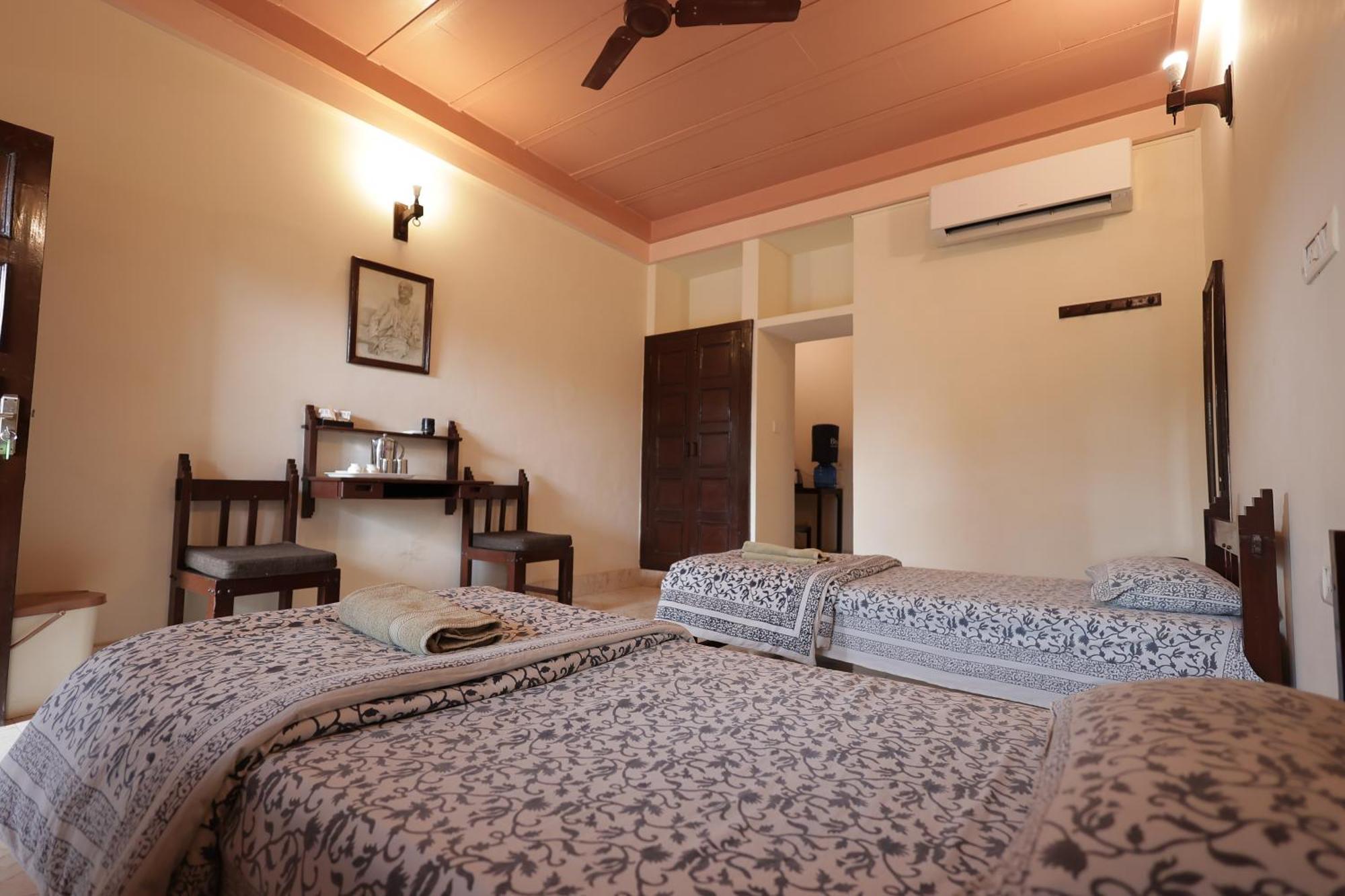 Mvt Guesthouse & Restaurant Vrindāvan 외부 사진