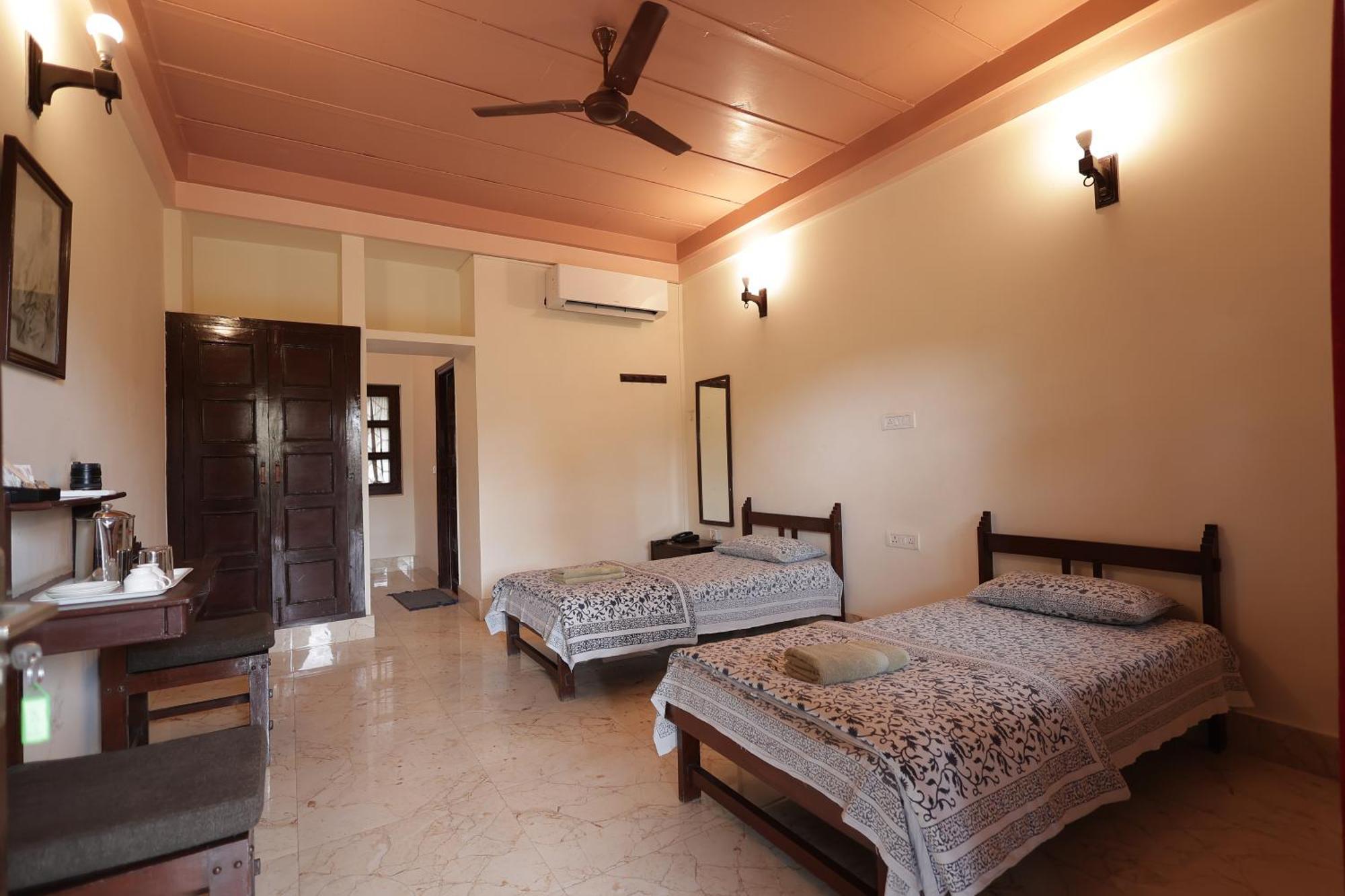 Mvt Guesthouse & Restaurant Vrindāvan 외부 사진