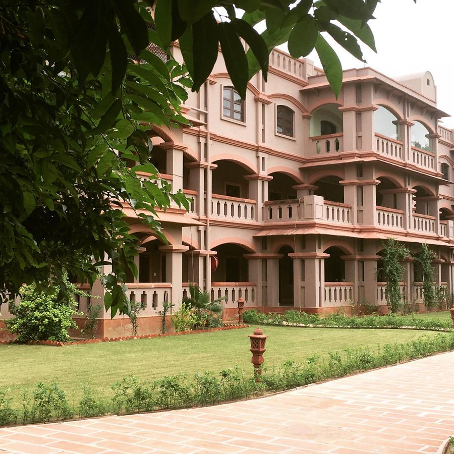 Mvt Guesthouse & Restaurant Vrindāvan 외부 사진