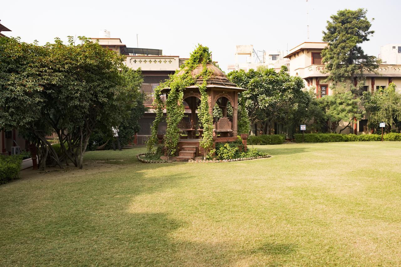 Mvt Guesthouse & Restaurant Vrindāvan 외부 사진
