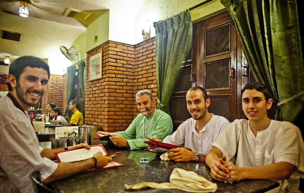 Mvt Guesthouse & Restaurant Vrindāvan 외부 사진