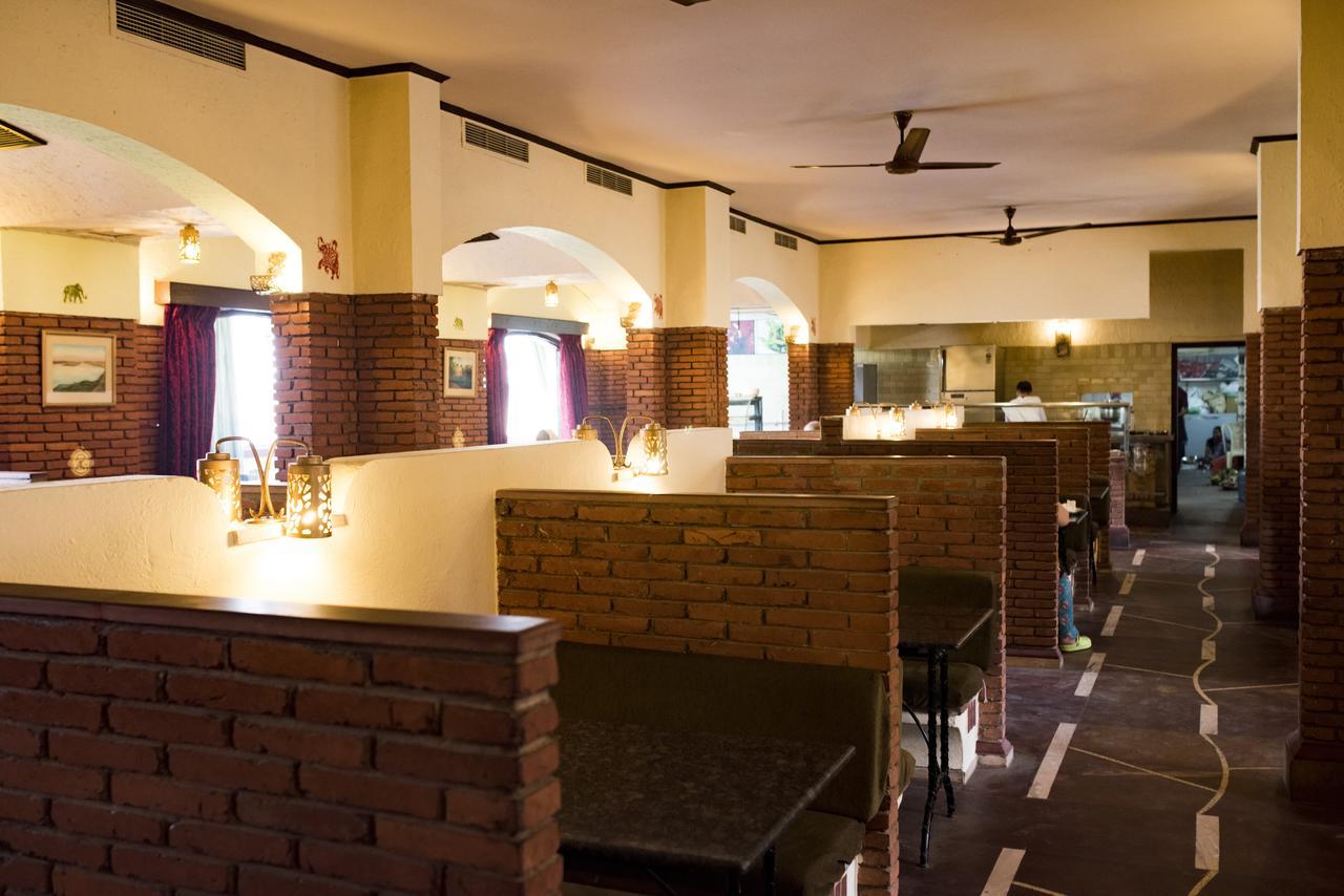 Mvt Guesthouse & Restaurant Vrindāvan 외부 사진
