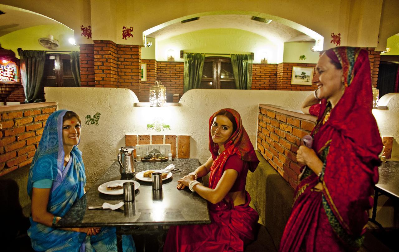 Mvt Guesthouse & Restaurant Vrindāvan 외부 사진