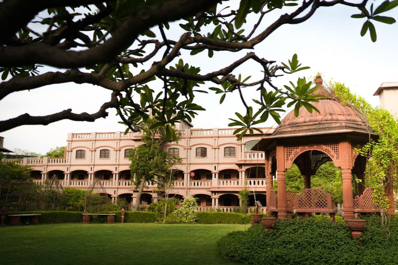 Mvt Guesthouse & Restaurant Vrindāvan 외부 사진