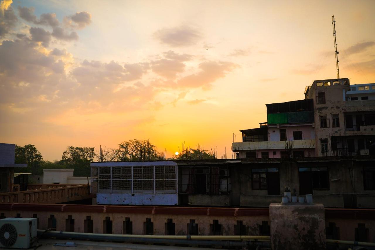 Mvt Guesthouse & Restaurant Vrindāvan 외부 사진