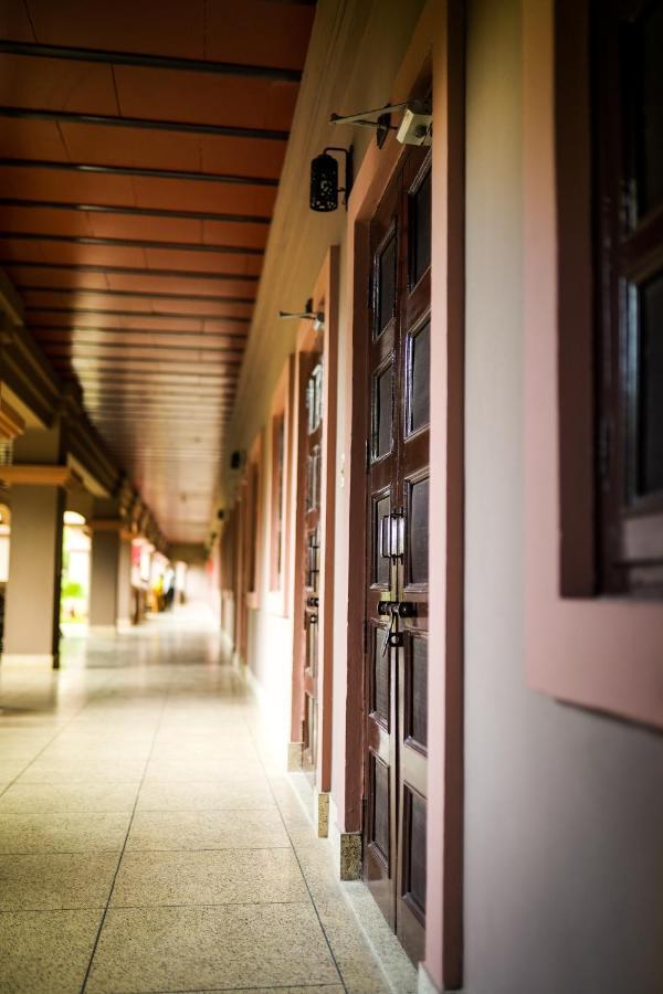 Mvt Guesthouse & Restaurant Vrindāvan 외부 사진