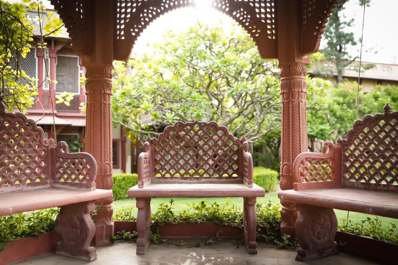 Mvt Guesthouse & Restaurant Vrindāvan 외부 사진