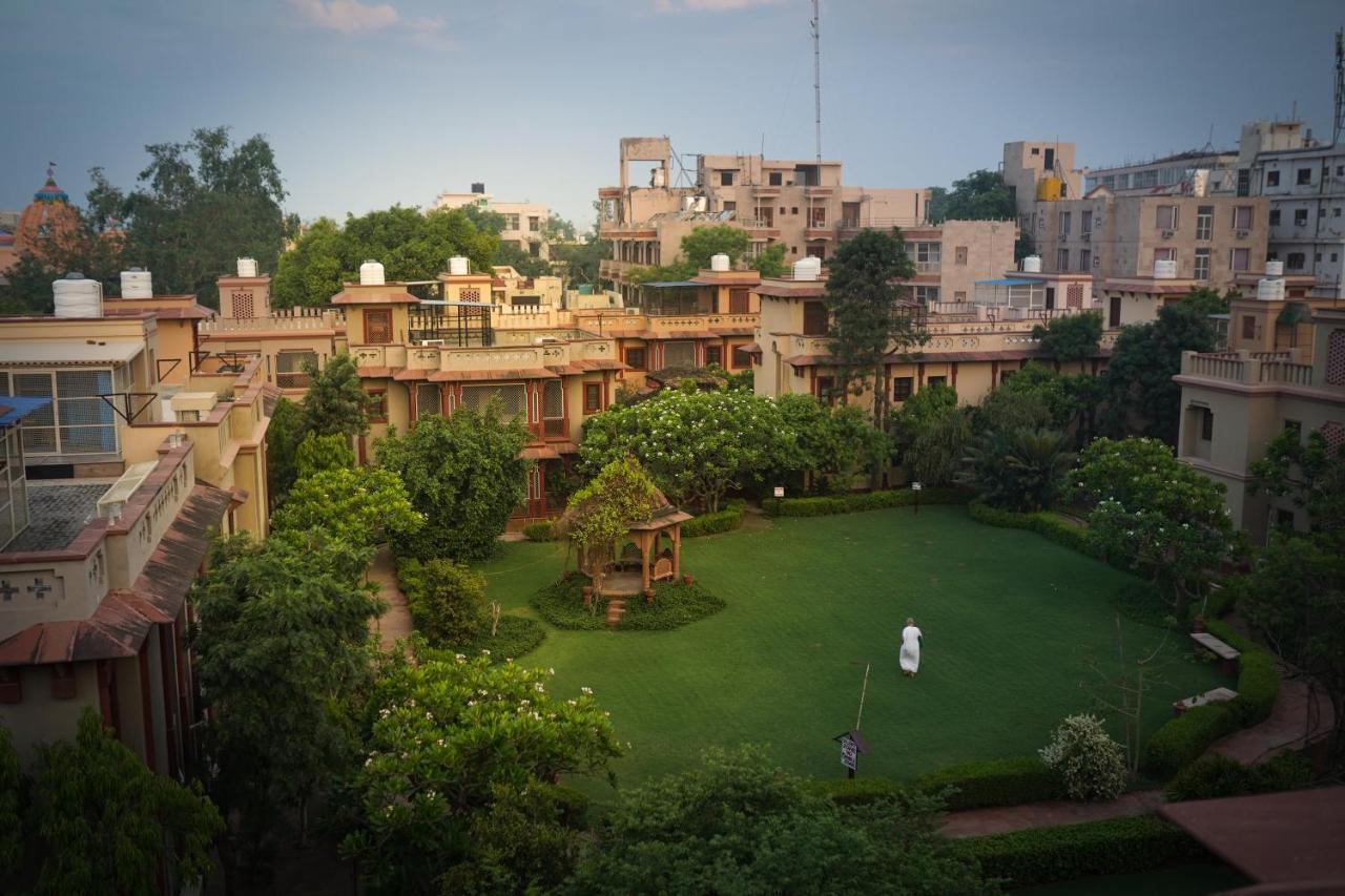 Mvt Guesthouse & Restaurant Vrindāvan 외부 사진